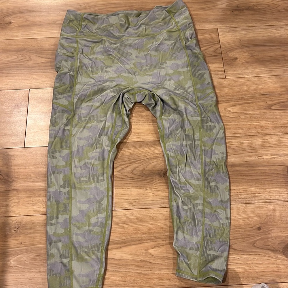 Fabletics Motion365 High-Waisted 7/8 Legging with Pockets